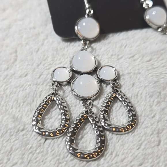 #415 NWT Paparazzi earring silver tone - Picture 3 of 4